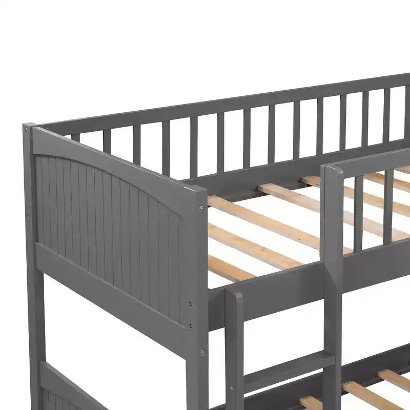 Lit superposé simple avec tiroirs intégrés et espace polyvalent sous le lit