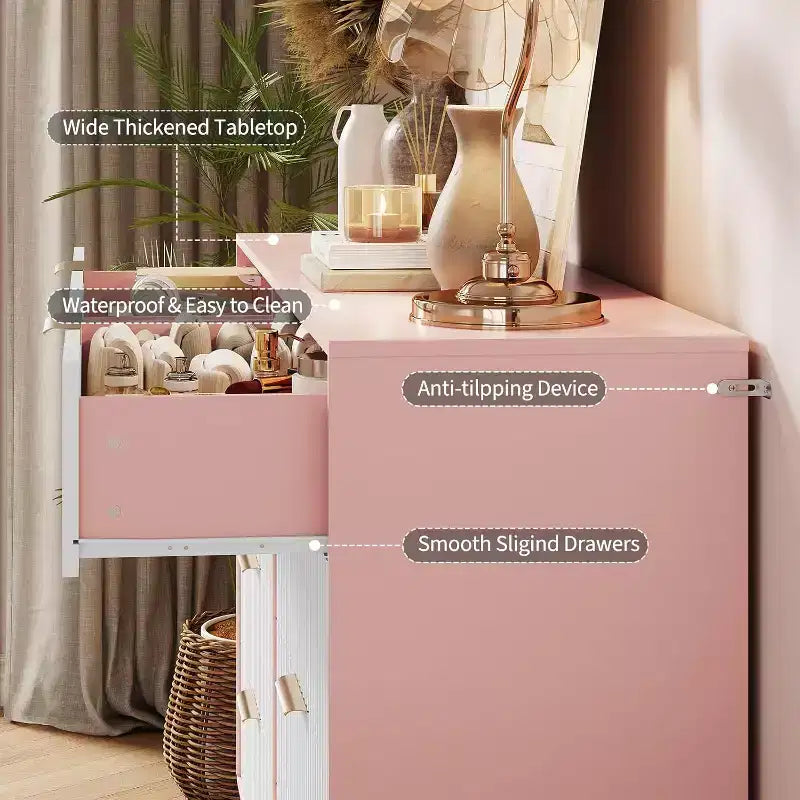 Commode à 8 tiroirs en bois cannelé avec poignées en métal
