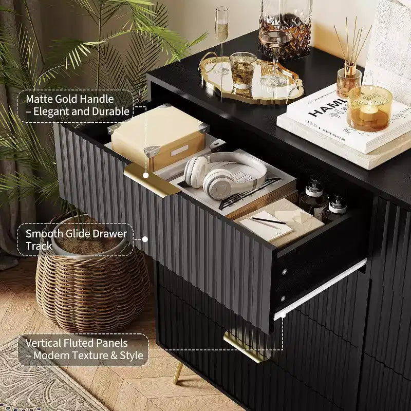 Commode à 8 tiroirs en bois cannelé avec poignées en métal