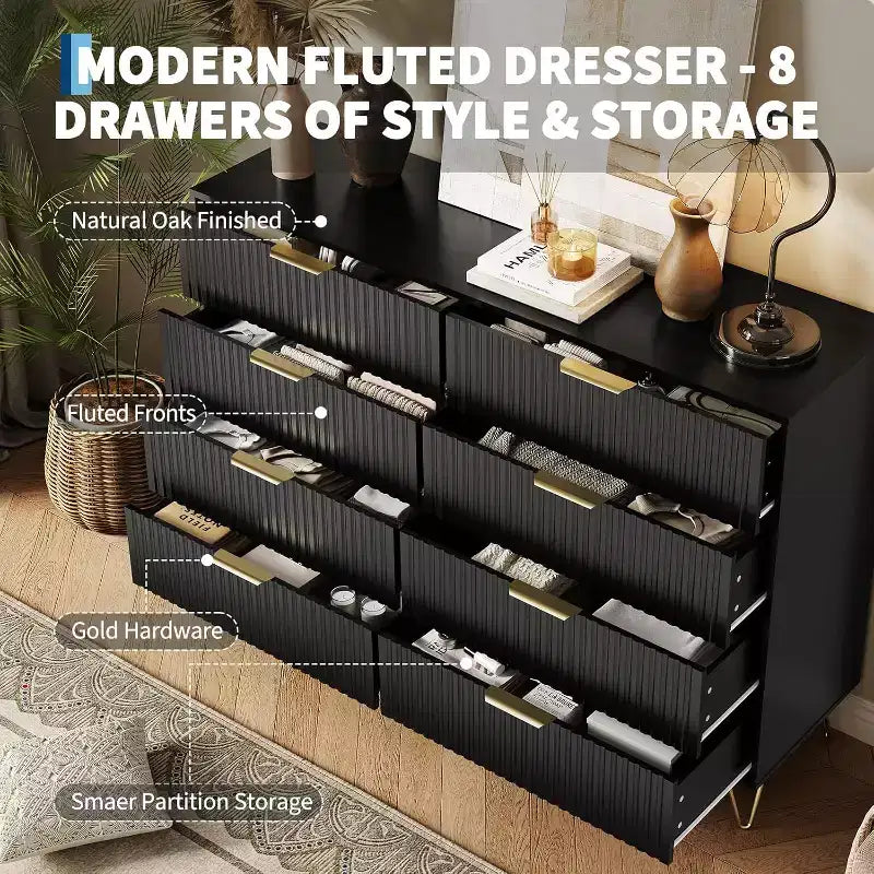 Commode à 8 tiroirs en bois cannelé avec poignées en métal