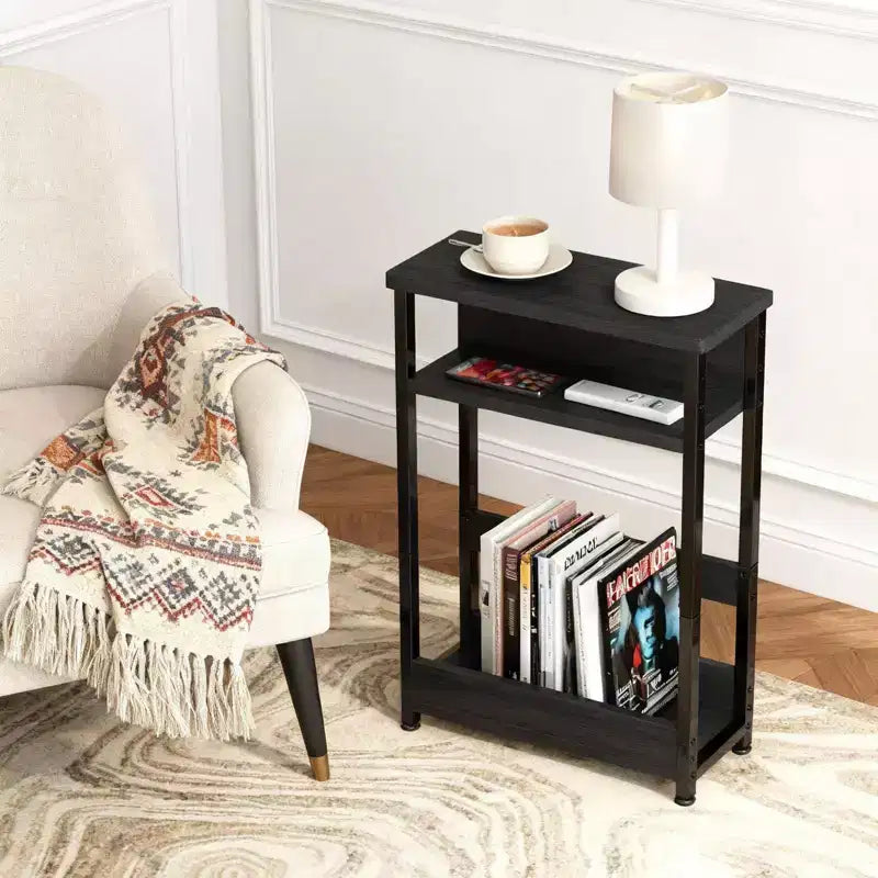 Table d'appoint industrielle étroite à 3 niveaux – Table de bout peu encombrante avec étagères de rangement et porte-revues